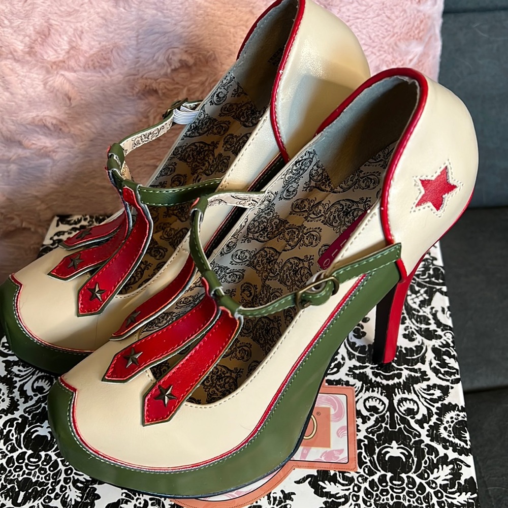 Bordello Pinup Style Pumps